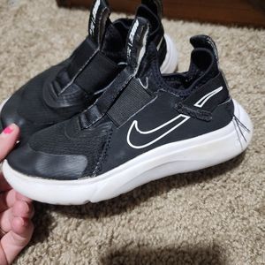 Nike toddler boy size 11c black pull on tennis shoes